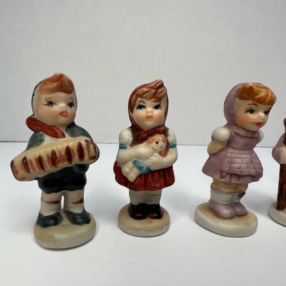 Lot of 7 Porcelain Miniature Figurines Boys Girls Men Display Case, Appx 2.25" - Picture 2 of 6